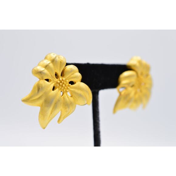 Givenchy Vintage Flower Earrings Brushed Gold Poinsettia Chunky Signed 80s BinAB - Picture 4 of 9